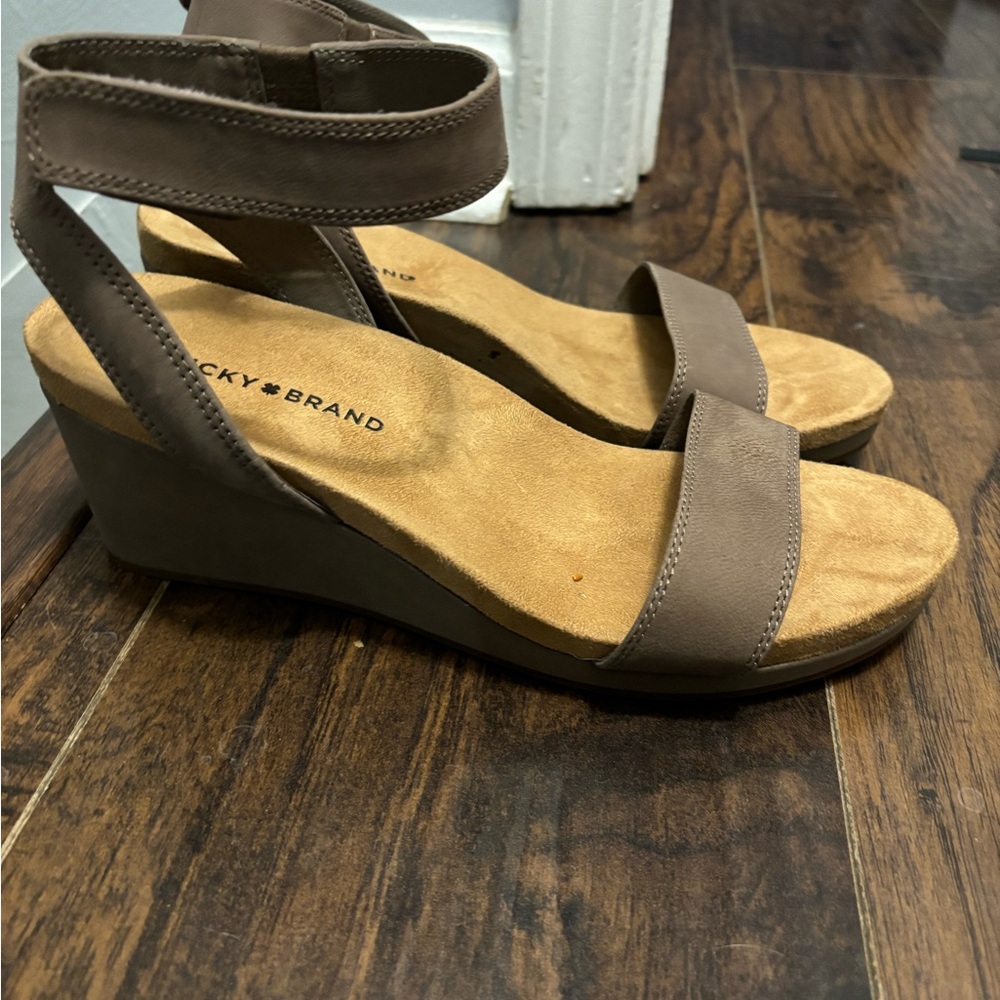 Barely used Lucky brand Espadrilles size 10.